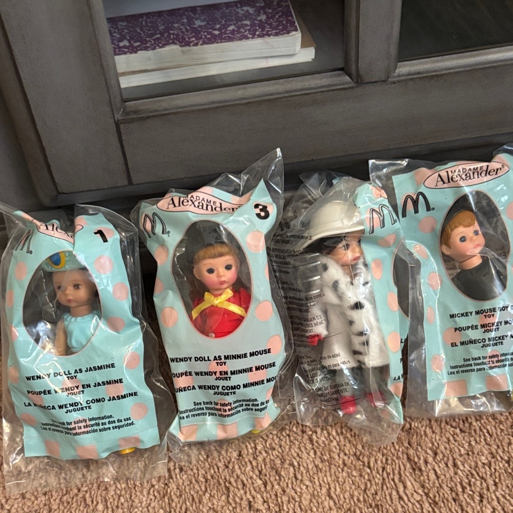 Set of four Madame Alexander Jasmine and Wendy Dolls in Blue and Red